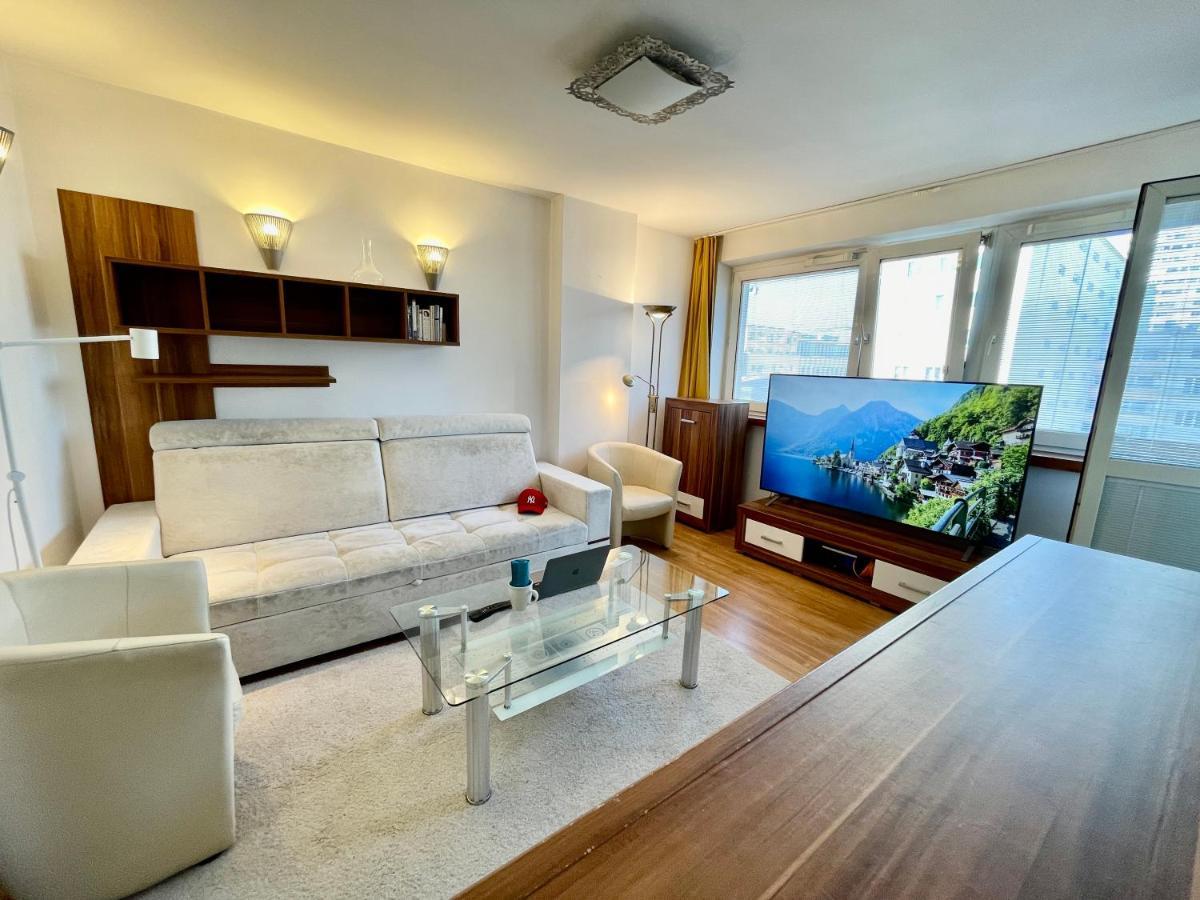 Апартаменти Sushi Metro Wifi 500 Mbs, 70'tv Netflix Appletv+